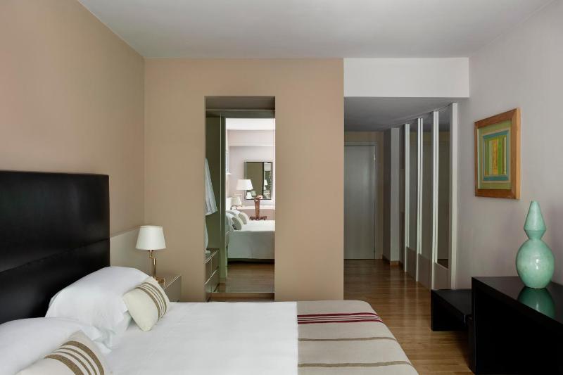 Superior Double Room image 3