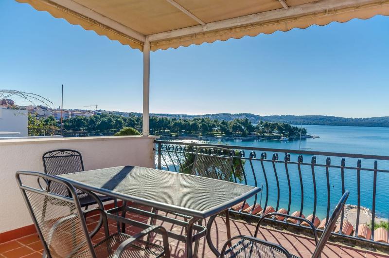 Apartment with Sea View image 1