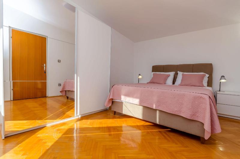 Apartment with Sea View image 4