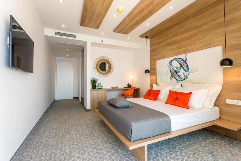 Standard Double Room image 3