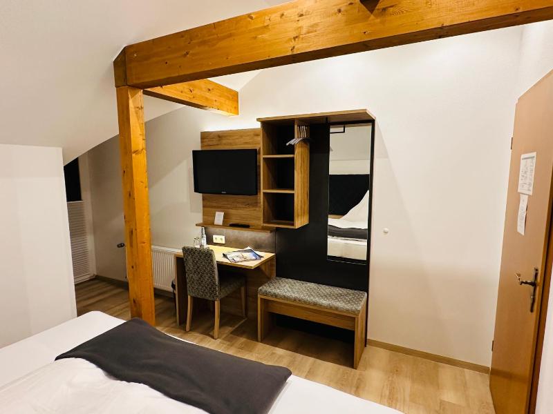 Large Single Room image 4