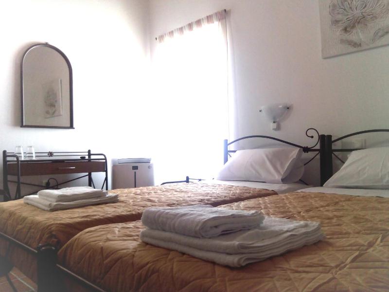 Double or Twin Room with Partial Sea View image 2