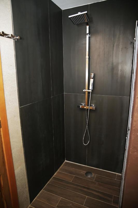 Deluxe Suite with Spa Bath image 3