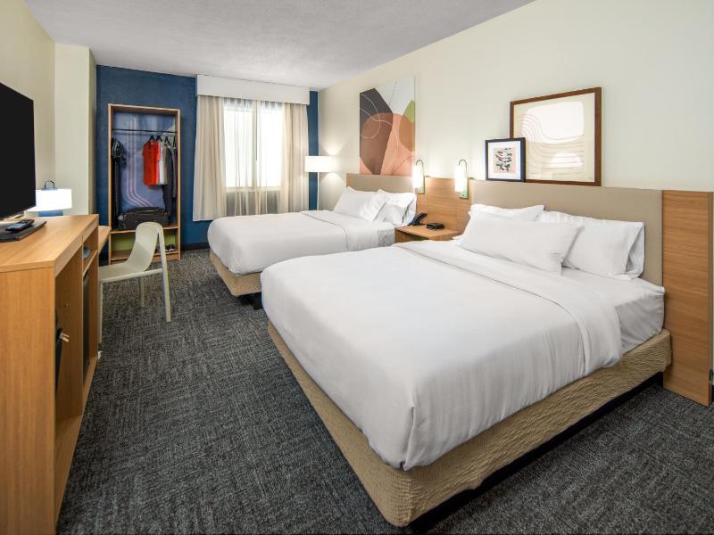 Queen Room with Two Queen Beds image 3