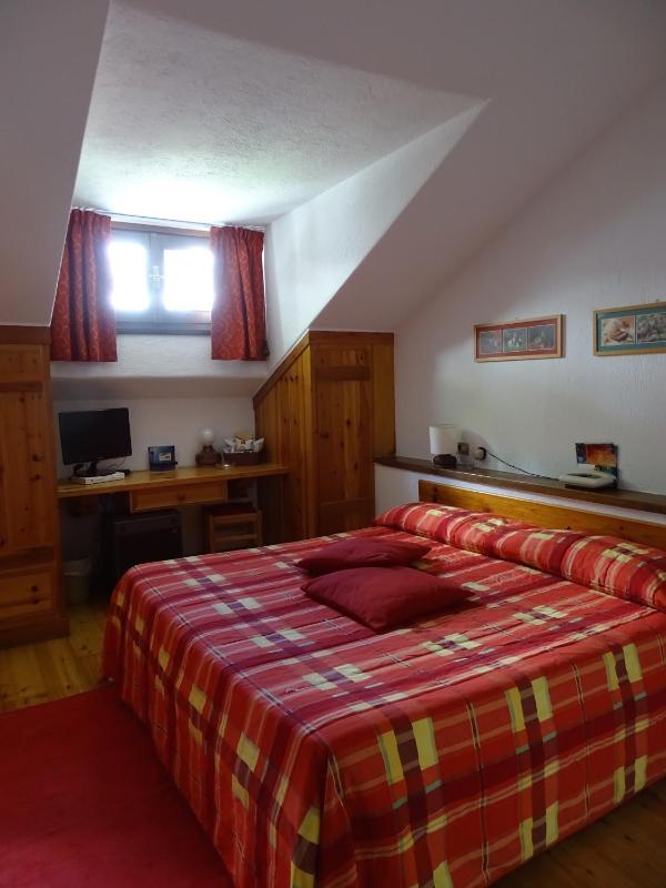 Double or Twin Room image 4
