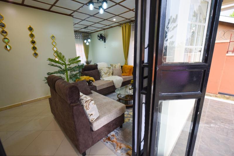 La Citronnelle Entire 3-Bedroom Holiday Home Lovingly Furnished in Naalya Kampala - image 11