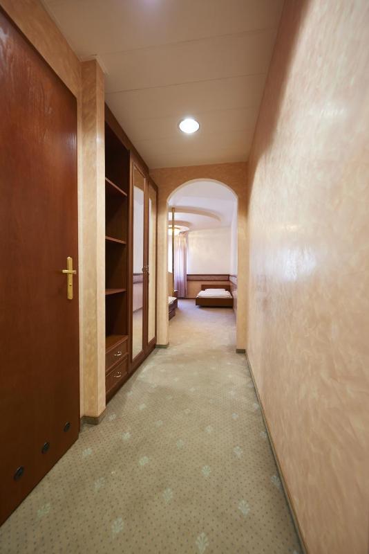 Quadruple Room image 1