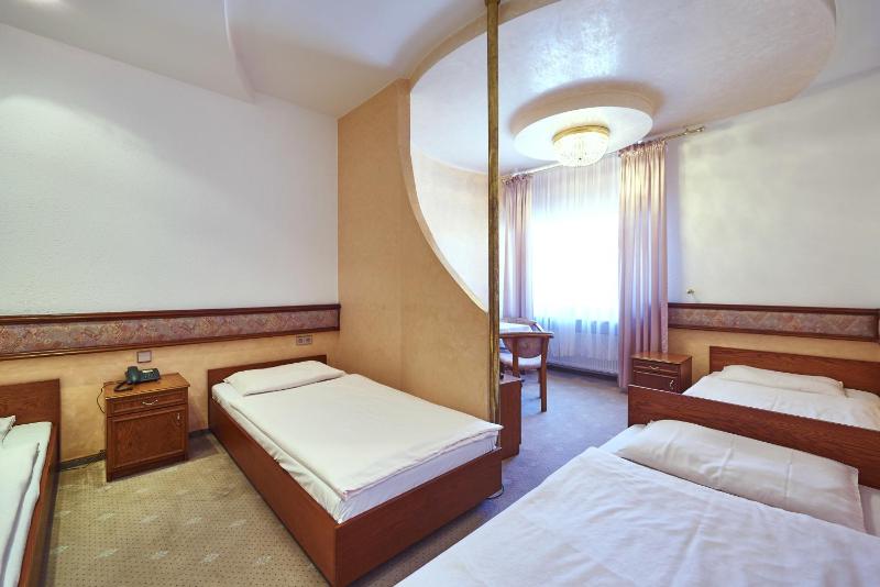 Quadruple Room image 3