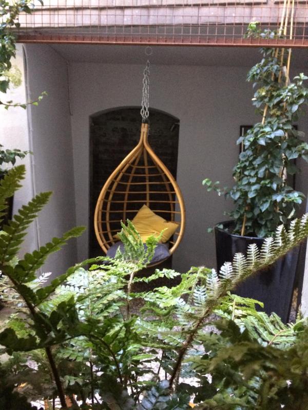 One-Bedroom Courtyard Apartment image 3