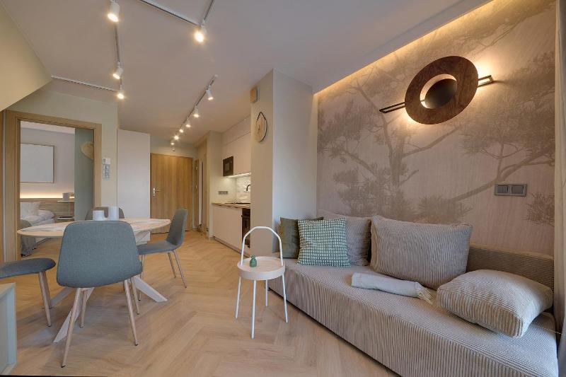 Beżowy Apartament Sun Seasons 24 w Szklarskiej Porębie z Wanną by Noclegi Renters - image 1