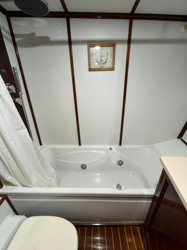 Superior Cabin on Boat (2 adults) image 2