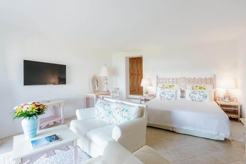 Double Room with Sea View image 4