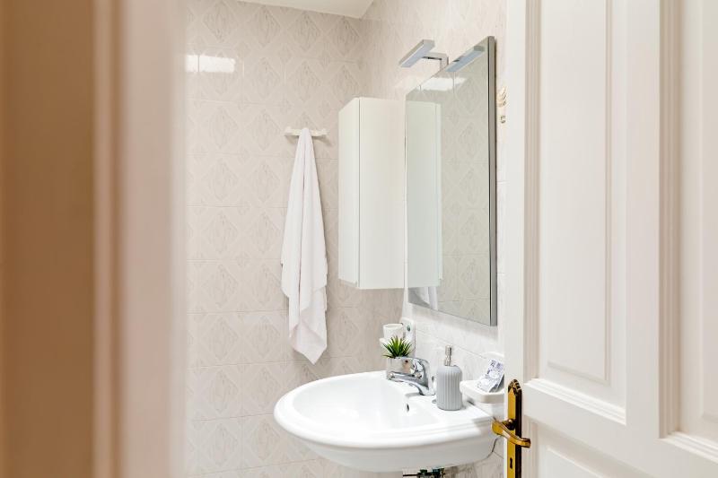 Standard Double or Twin Room image 4