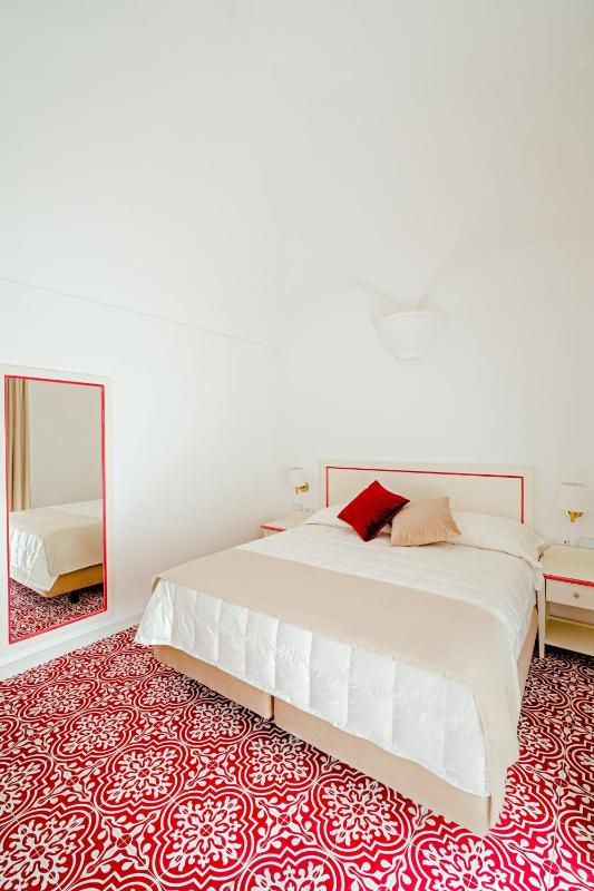 Deluxe Double or Twin Room image 2