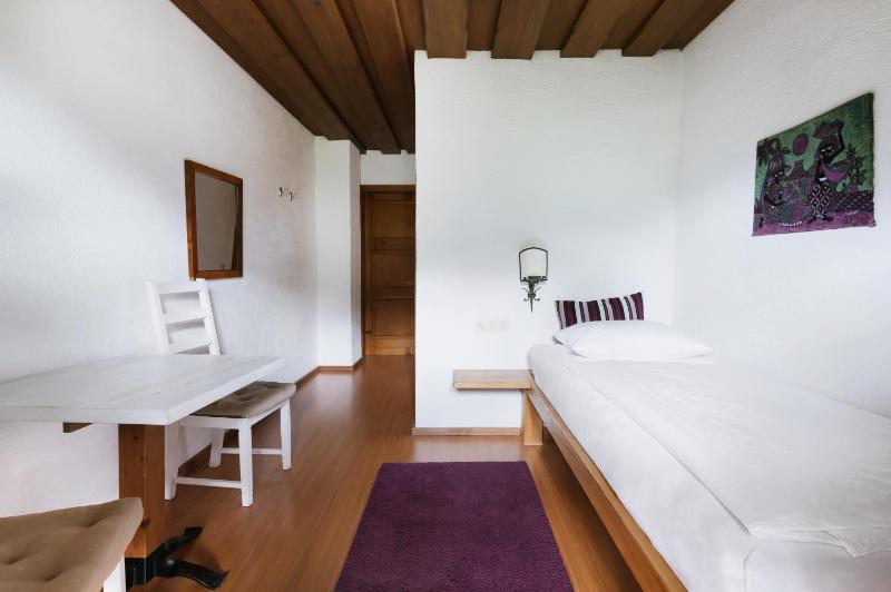 Single Room image 4