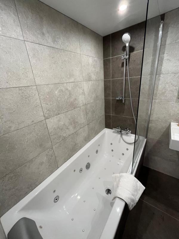 Duplex Suite Room with Spa Bath image 3