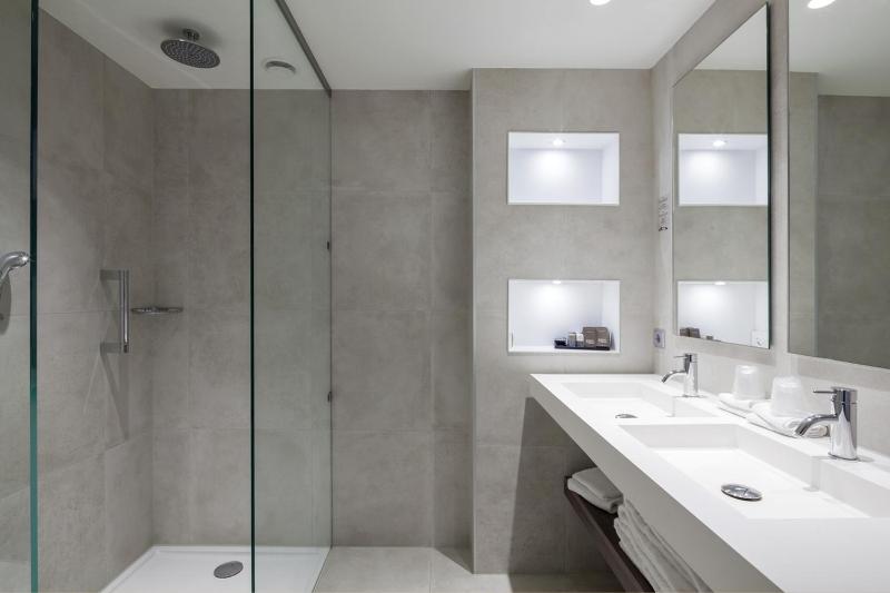 Superior Quadruple Room image 2