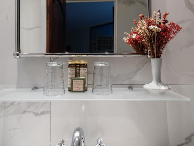 Superior Double Room image 3