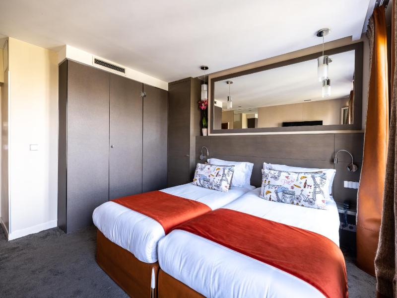 Superior Twin Room image 4