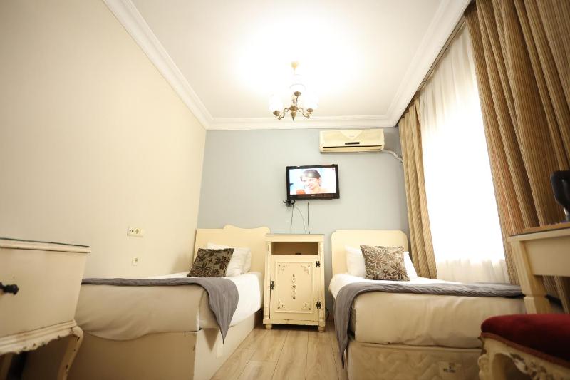Quadruple Room image 2