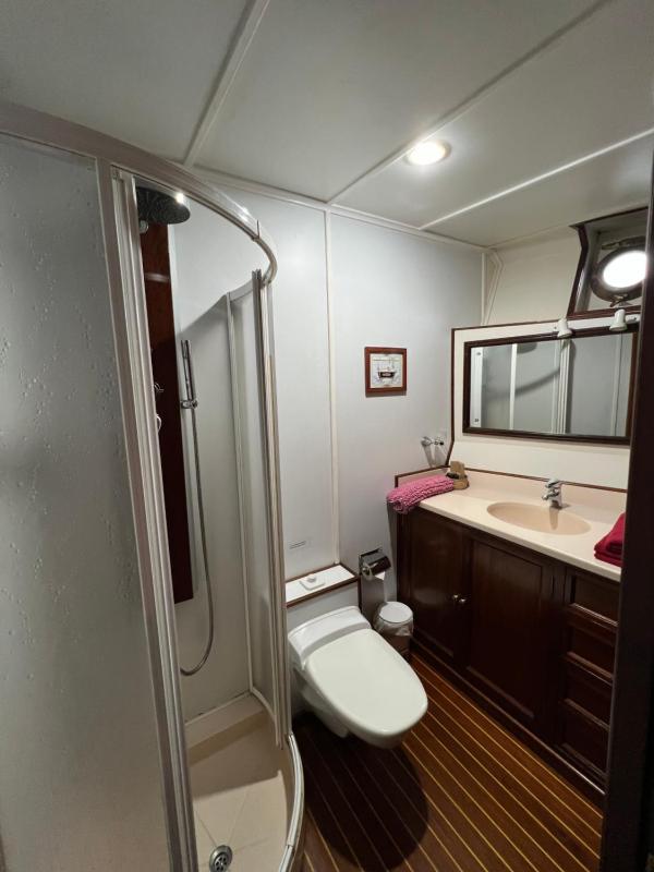 Cabin on Boat (2 Adults) image 3