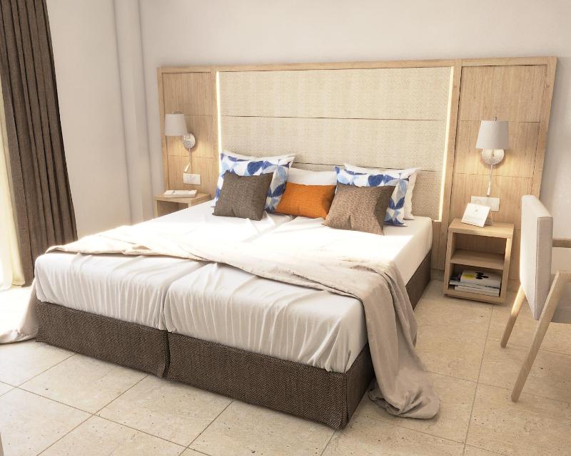 Deluxe Room image 3
