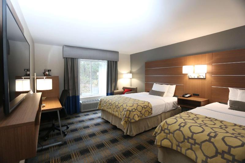 Queen Room with Two Queen Beds - Non-Smoking image 2