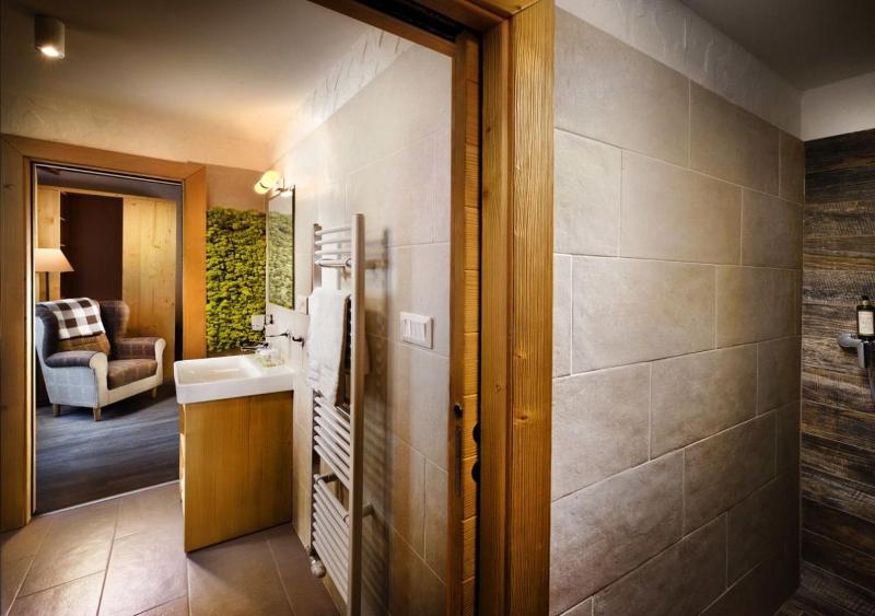 Two-Bedroom Mountain Apartment image 2