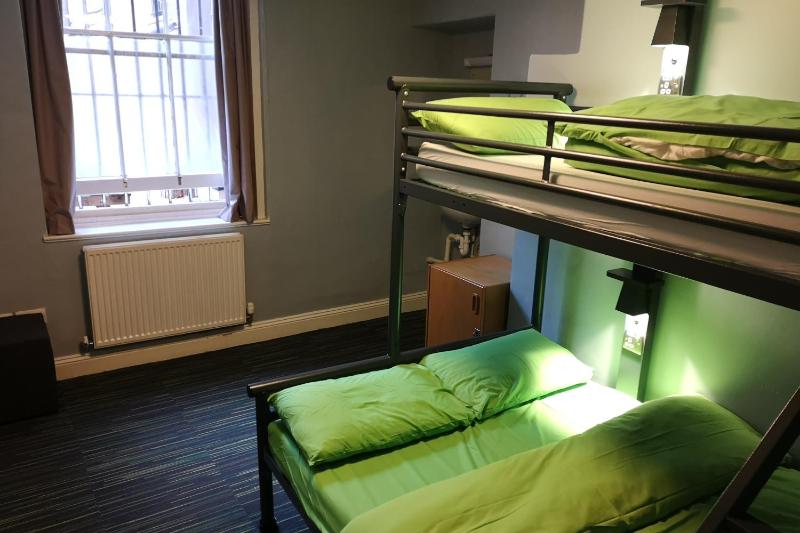 Triple Room with Shared Bathroom image 1