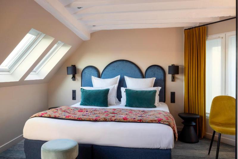Deluxe Room image 1