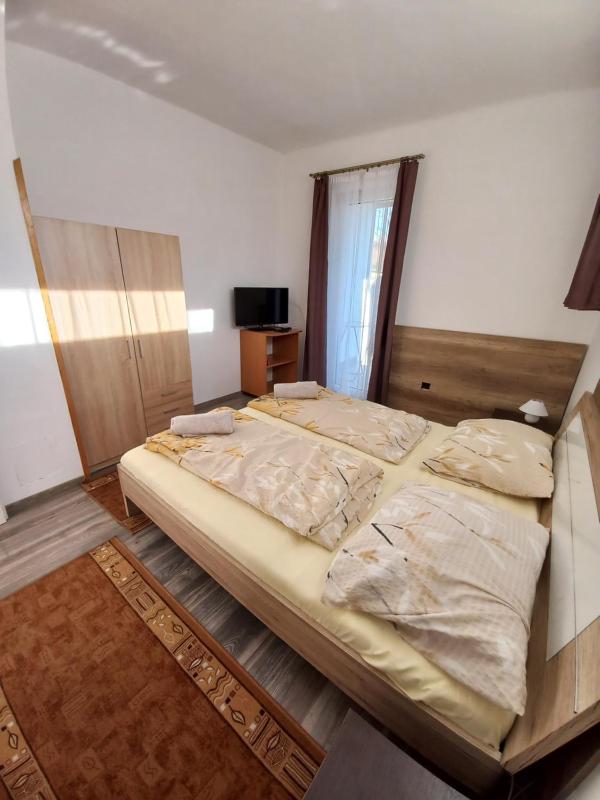 One-Bedroom Apartment image 3