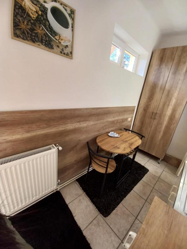 One-Bedroom Apartment image 4