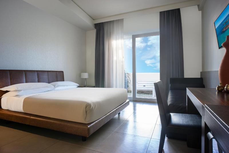 Deluxe Room image 4