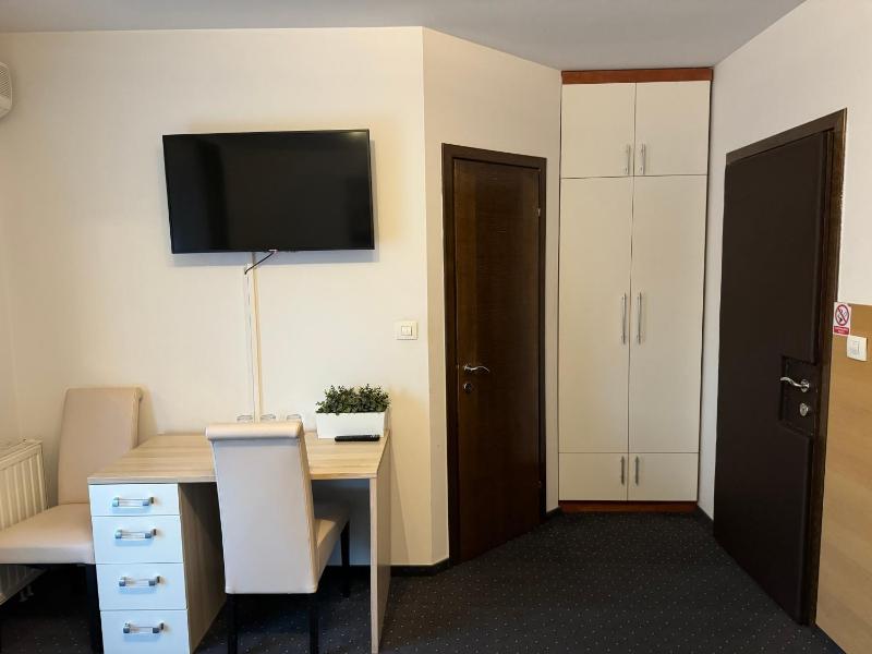 Standard Family Room image 4