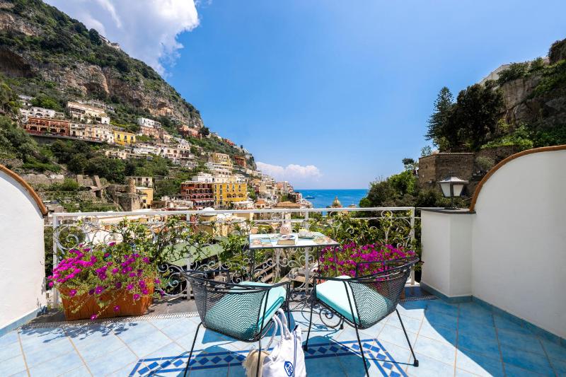 Deluxe Double Room with Sea View image 4