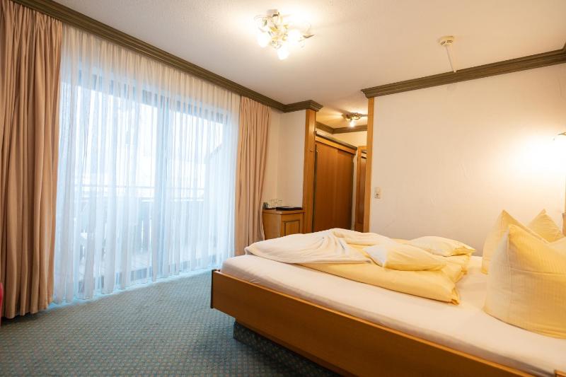 Double Room image 4