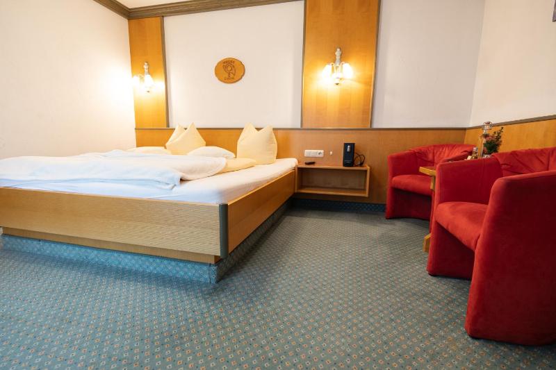Double Room image 3