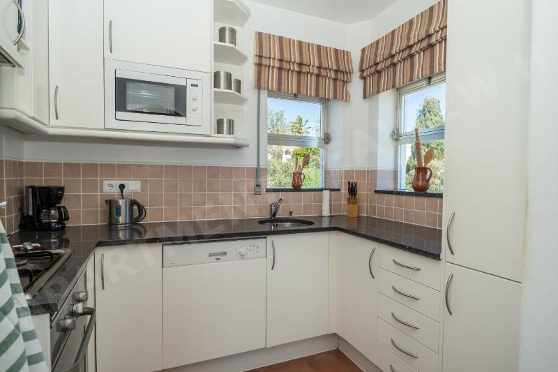 Seaview Apartment H - image 3