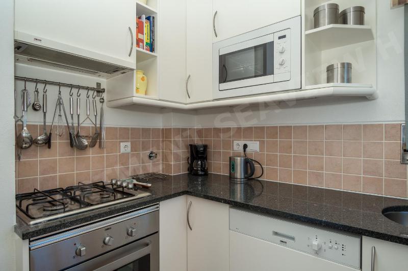 Seaview Apartment H - image 14