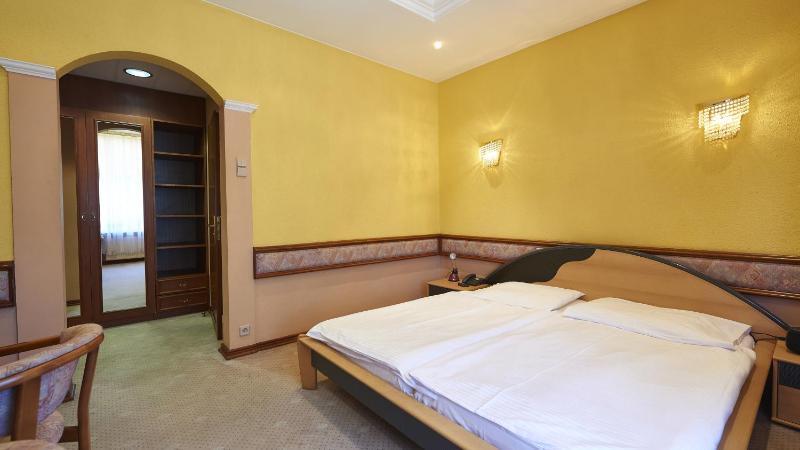 Double Room image 1