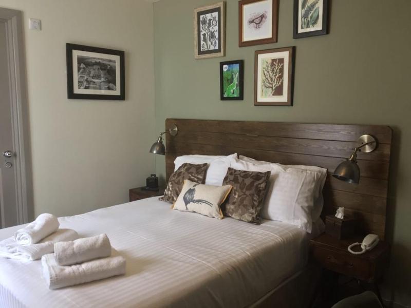 Double Room image 3