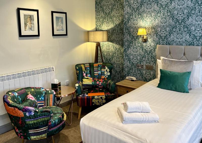 Twin Room image 2