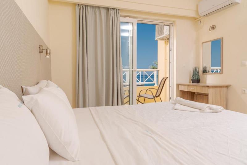 Superior Double Room with Sea View image 1