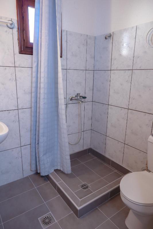 Standard Triple Room image 2