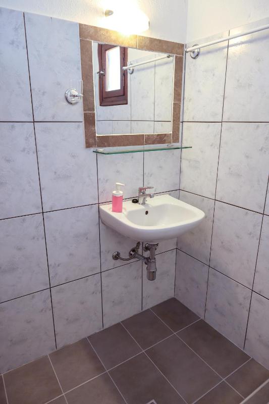 Standard Triple Room image 3