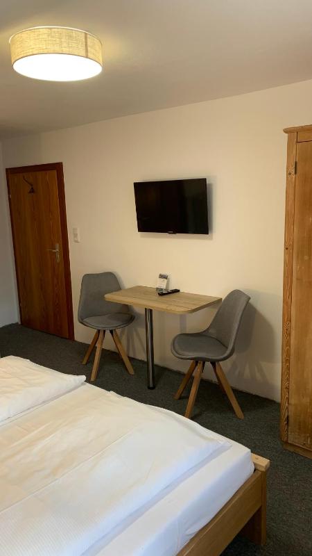 Double Room with TV image 4