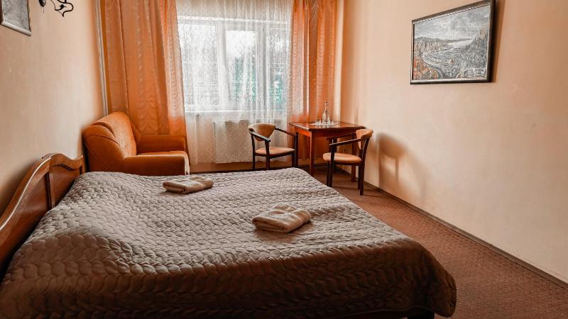 Economy Double Room image 2