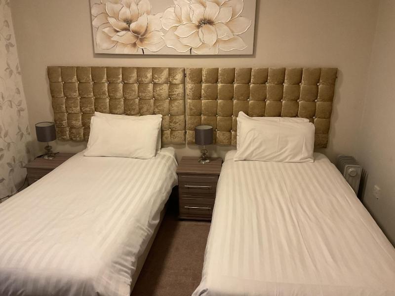 Twin Room image 2
