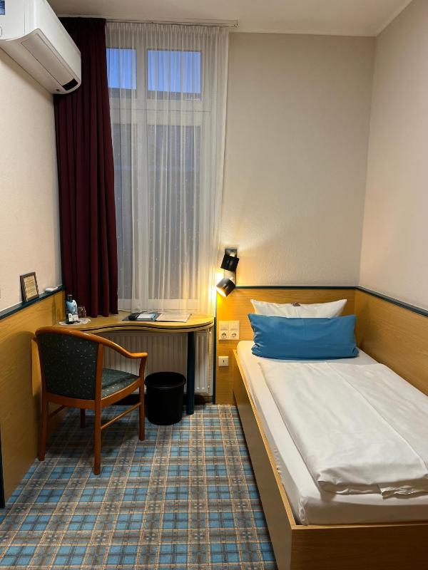 Economy Single Room image 2