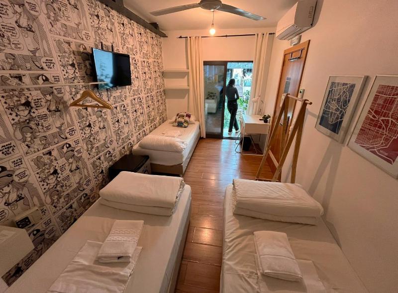 Triple Room with Shared Bathroom image 3